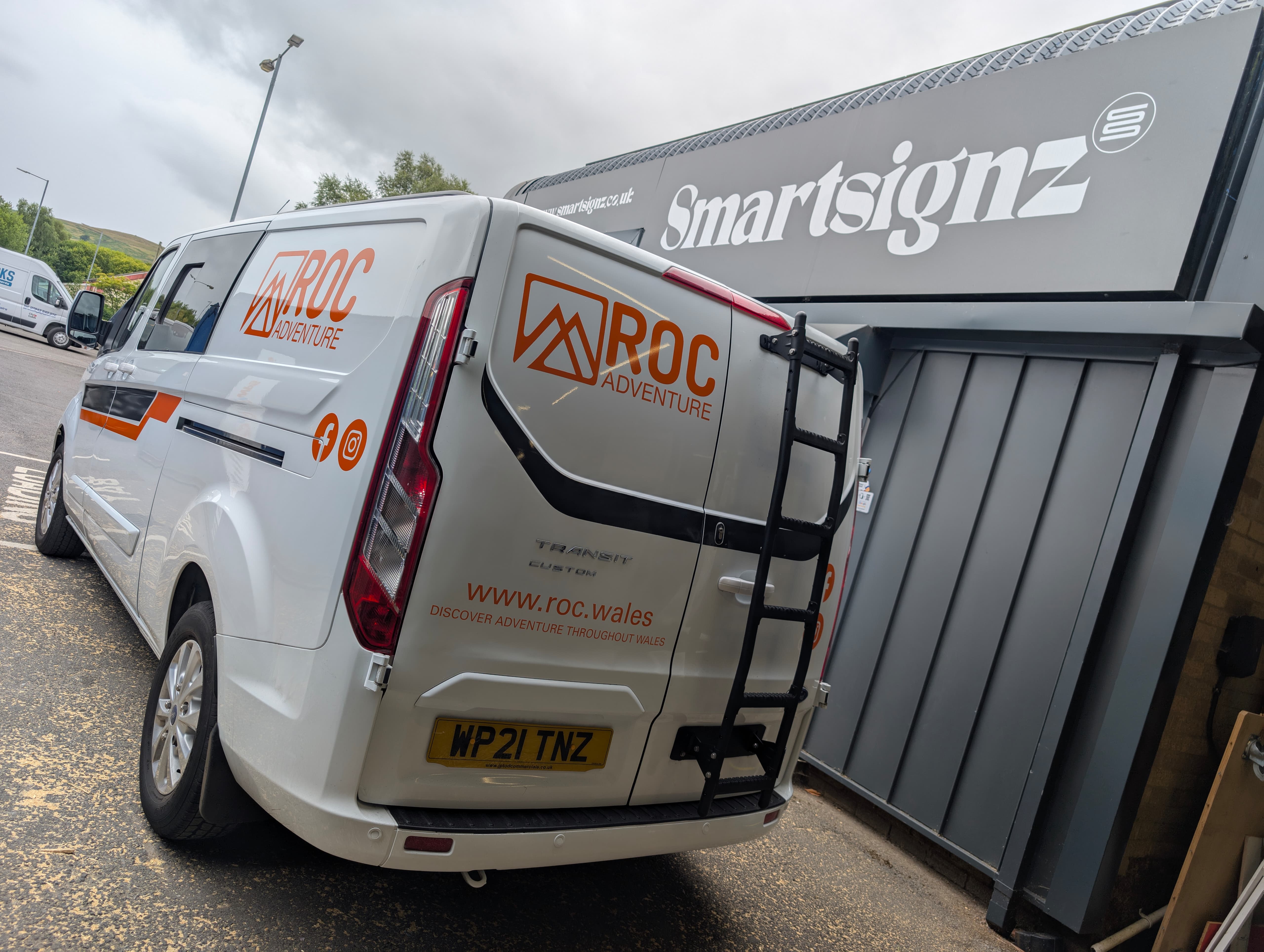 Vehicle Graphics Roc Outdoors – Smart Signz
