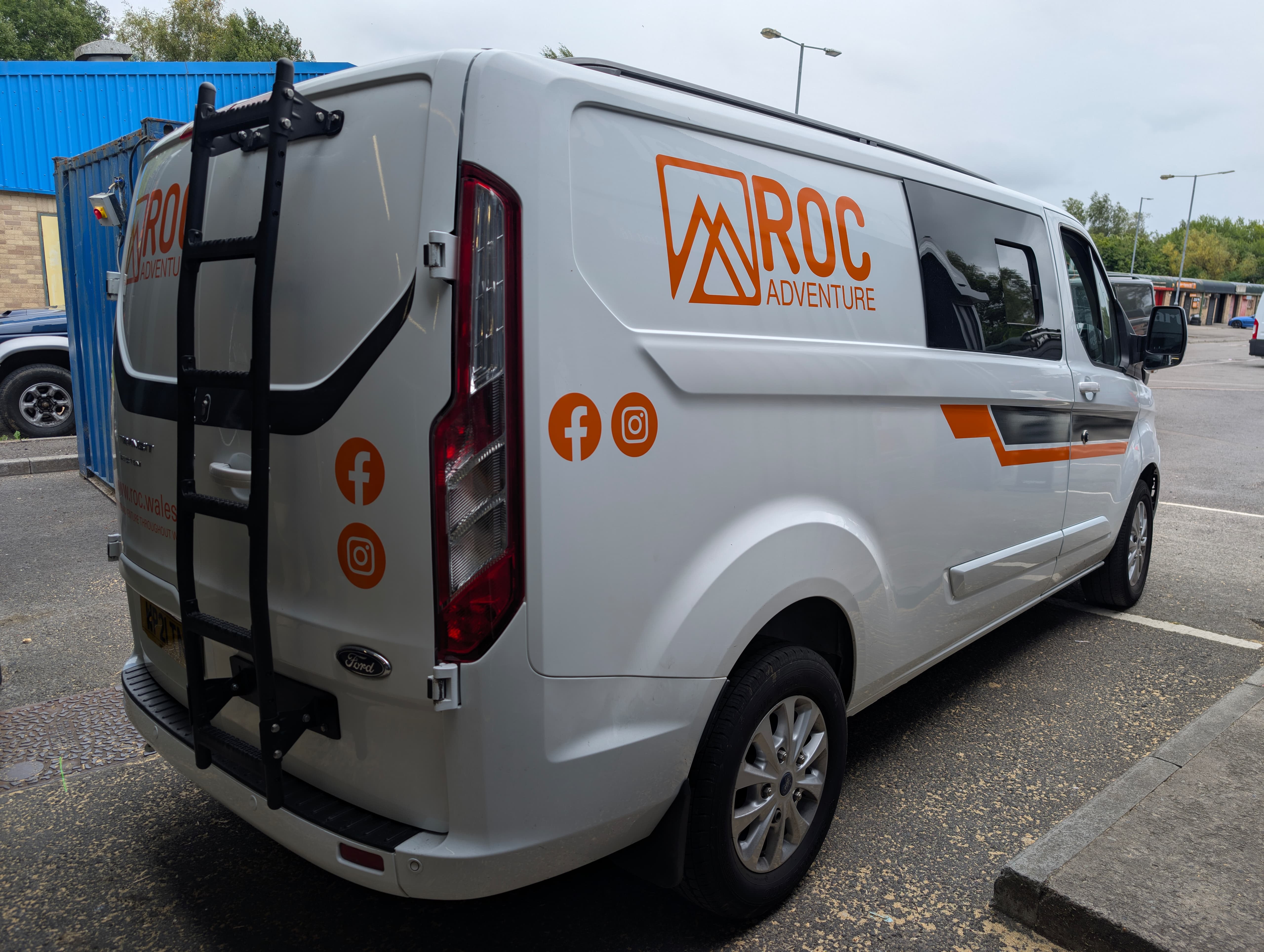 Vehicle Graphics Roc Outdoors – Smart Signz
