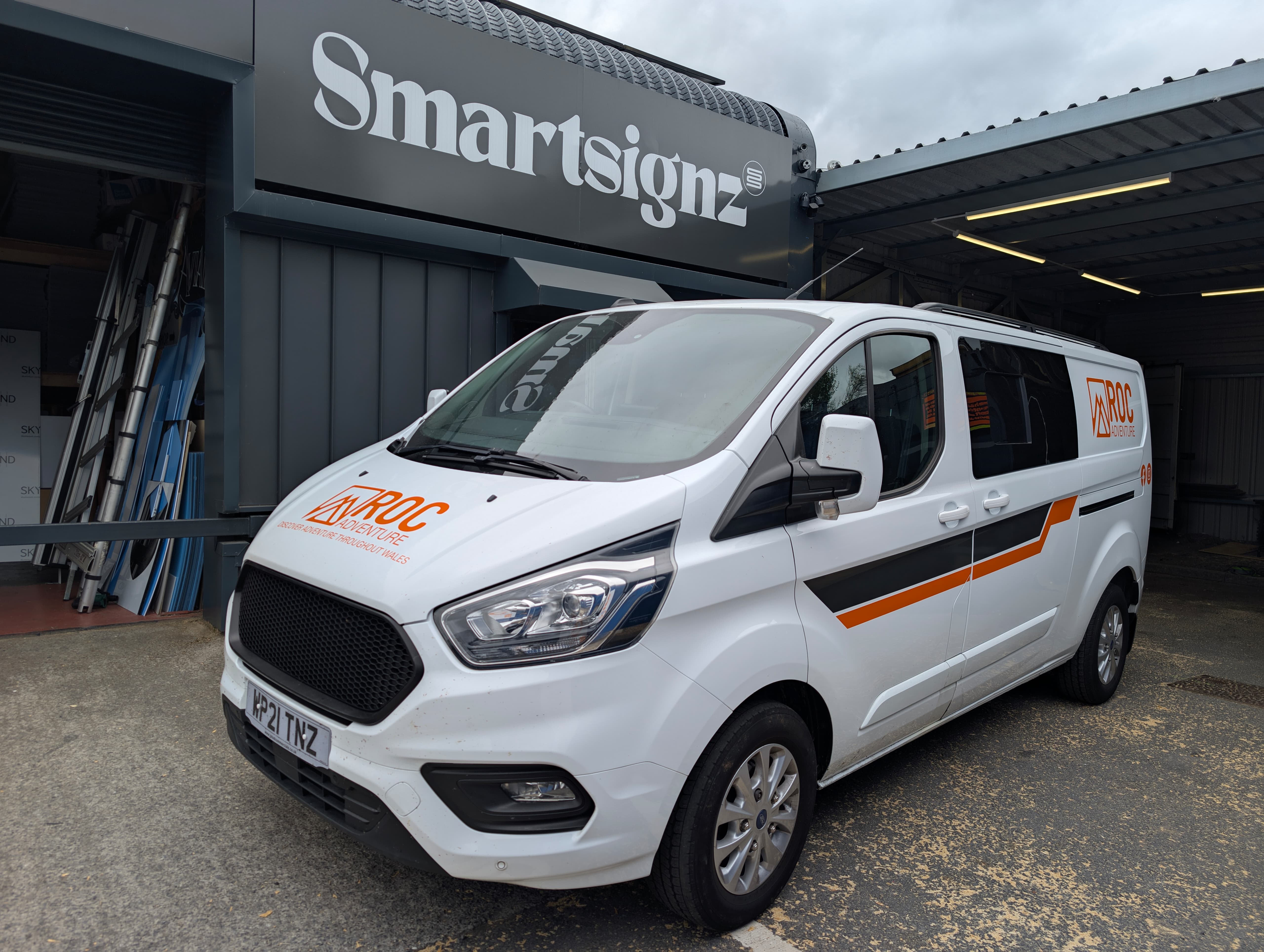 Vehicle Graphics Roc Outdoors – Smart Signz
